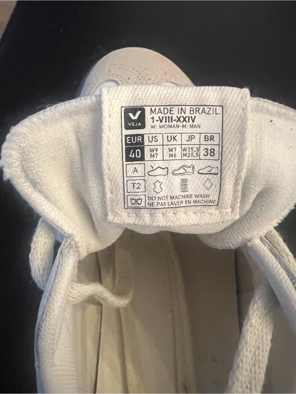 VEJA Women's White, Beige and Navy Low-Top Sneakers - Picture 4 of 6